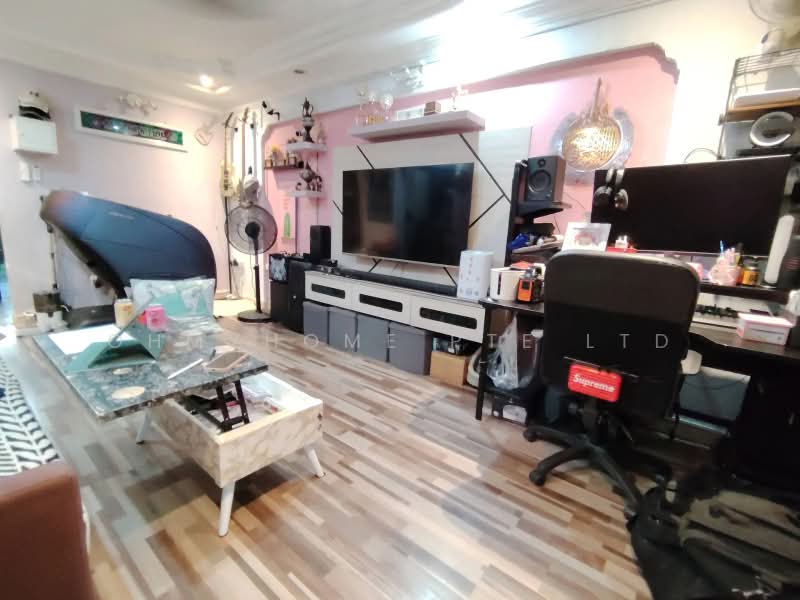 534 Jurong West Street 52, 534 Jurong West Street 52, 2 Bedrooms, 721 sqft, HDB Flat For Sale, by NOEL PHOON, 500205478 - Living Room - PropertyGuru.com.sg