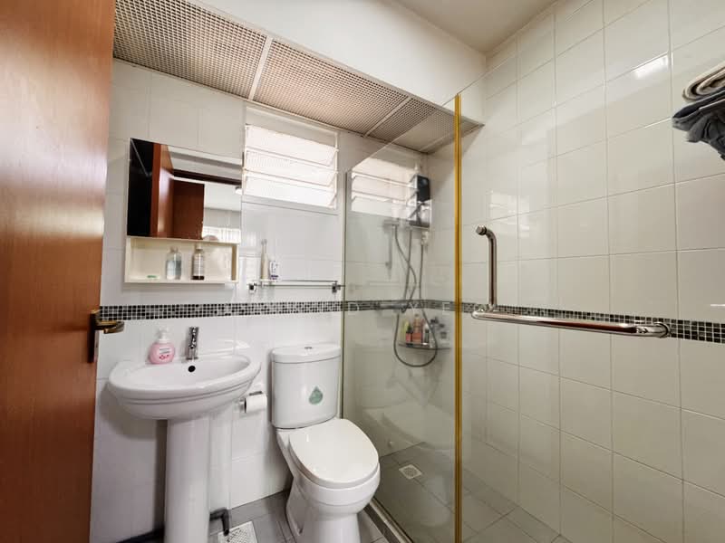 316A Yishun Greenwalk, 316A Yishun Avenue 9, 2 Bedrooms, 721 sqft, HDB Flat For Sale, by David Yeo, 500205479 - Bathroom - PropertyGuru.com.sg