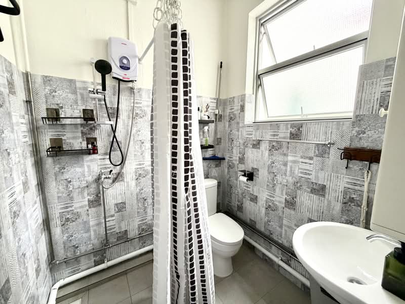 57 Eng Hoon Street, 57 Eng Hoon Street, 2 Bedrooms, 670 sqft, HDB Flat For Rent, by Juliana Fan, 500205484 - Bathroom - PropertyGuru.com.sg