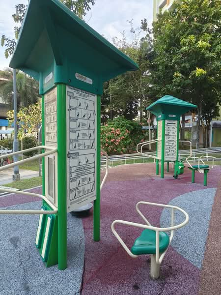808 Yishun Ring Road, 808 Yishun Ring Road, 2 Bedrooms, 796 sqft, HDB Flat For Sale, by Jasmine Tan, 500205498 - Exercise Stations - PropertyGuru.com.sg