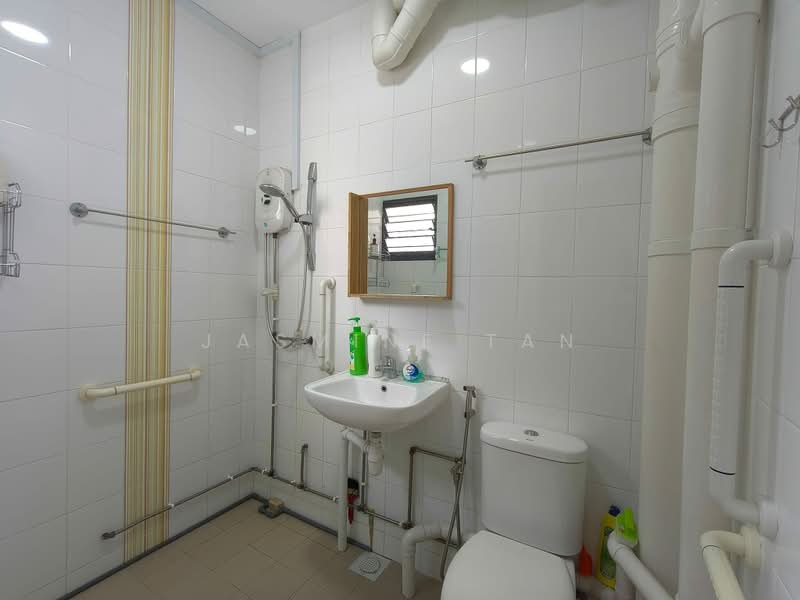 808 Yishun Ring Road, 808 Yishun Ring Road, 2 Bedrooms, 796 sqft, HDB Flat For Sale, by Jasmine Tan, 500205498 - 2 Bathrooms - PropertyGuru.com.sg