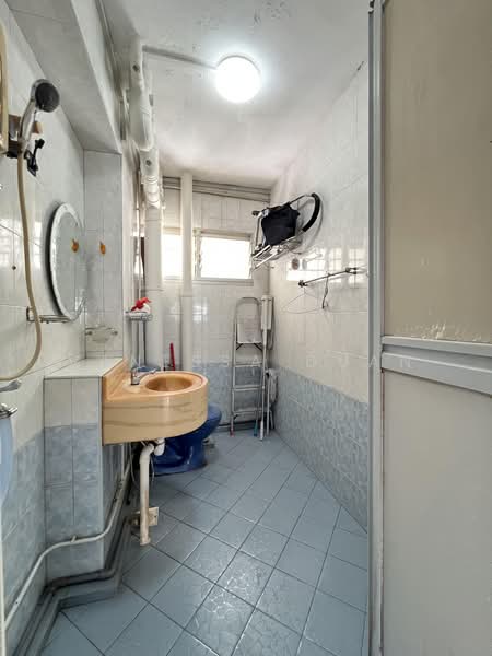 329 Tah Ching Road, 329 Tah Ching Road, 3 Bedrooms, 1,098 sqft, HDB Flat For Sale, by Vanessa Duan, 500205508 - Bathroom - PropertyGuru.com.sg