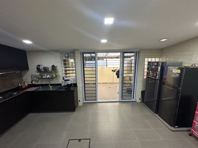 2 Sty Terrace @ Serangoon rd / St George, St George / Serangoon Rd / St Michael's, 4 Bedrooms, 2,000 sqft, Terraced House For Sale, by Alan Ong, 500205515 - Kitchen - PropertyGuru.com.sg