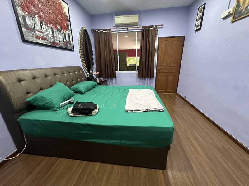 2 Sty Terrace @ Serangoon rd / St George, St George / Serangoon Rd / St Michael's, 4 Bedrooms, 2,000 sqft, Terraced House For Sale, by Alan Ong, 500205515 - Bedroom - PropertyGuru.com.sg