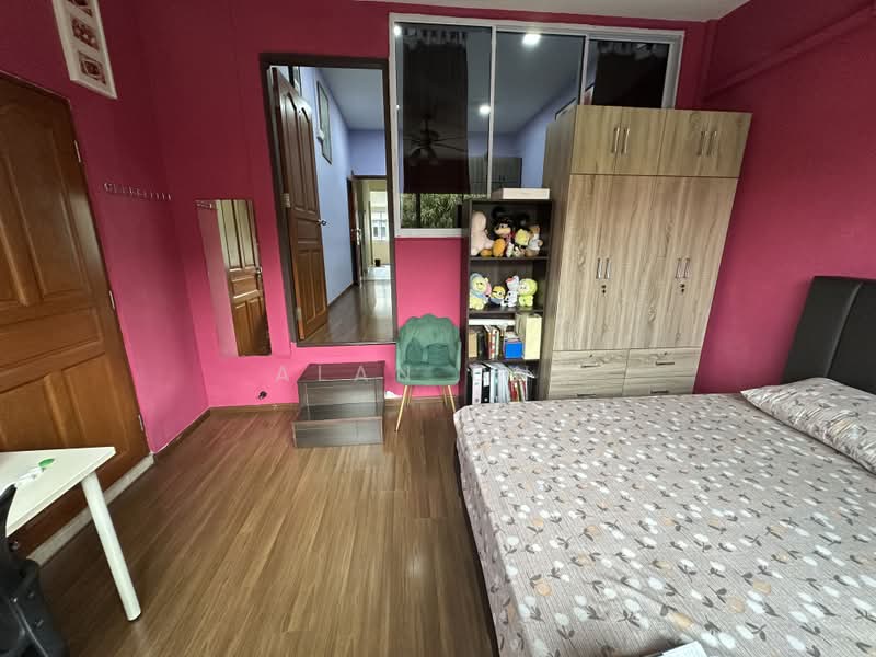 2 Sty Terrace @ Serangoon rd / St George, St George / Serangoon Rd / St Michael's, 4 Bedrooms, 2,000 sqft, Terraced House For Sale, by Alan Ong, 500205515 - Bedroom - PropertyGuru.com.sg