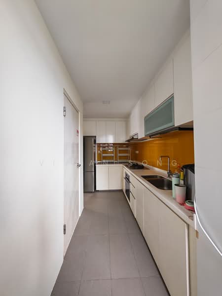 Heron Bay, Upper Serangoon View, 3 Bedrooms, 1,023 sqft, Executive Condominium For Rent, by Vivian Song, 500205521 - Kitchen - PropertyGuru.com.sg