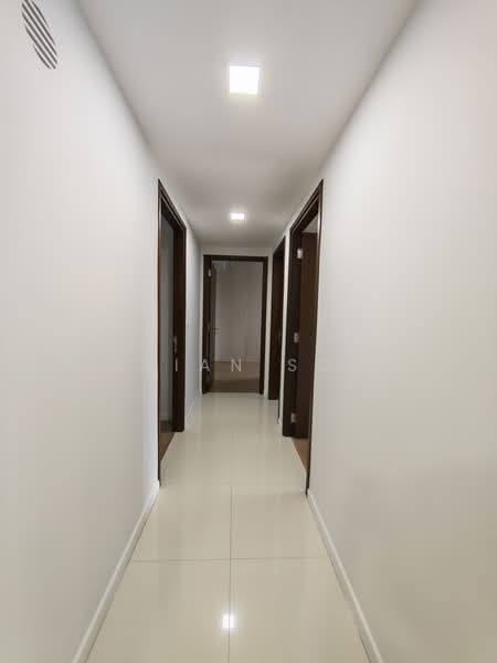 Heron Bay, Upper Serangoon View, 3 Bedrooms, 1,023 sqft, Executive Condominium For Rent, by Vivian Song, 500205521 - Corridor - PropertyGuru.com.sg
