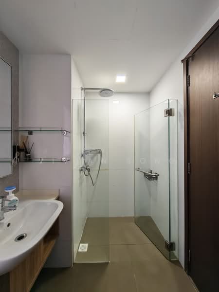 Heron Bay, Upper Serangoon View, 3 Bedrooms, 1,023 sqft, Executive Condominium For Rent, by Vivian Song, 500205521 - Bathroom - PropertyGuru.com.sg