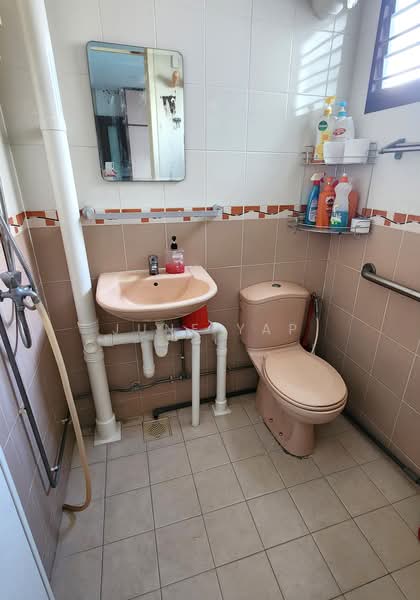 44 Chai Chee Street, 44 Chai Chee Street, 2 Bedrooms, 990 sqft, HDB Flat For Rent, by June Yap, 500205524 - Bathroom - PropertyGuru.com.sg