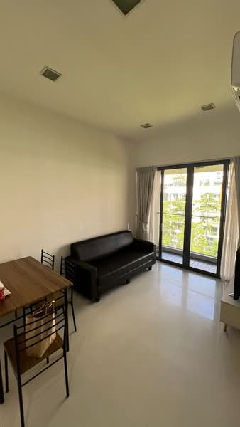 RV Edge, 2 Shanghai Road, 2 Bedrooms, 893 sqft, Condominium For Sale, by Pat Lum, 500205541 - Living Room - PropertyGuru.com.sg