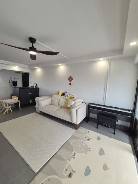 212 Serangoon Avenue 4, 212 Serangoon Avenue 4, 3 Bedrooms, 1,302 sqft, HDB Flat For Sale, by Kelvin Lim, 500205548 - Living Room - PropertyGuru.com.sg