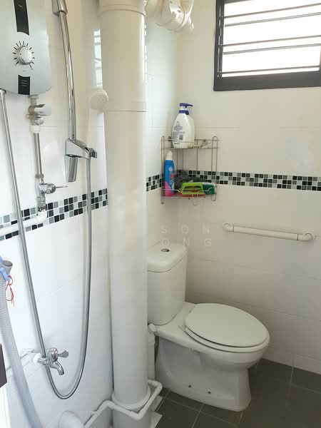 635 Ang Mo Kio Avenue 6, 635 Ang Mo Kio Avenue 6, 3 Bedrooms, 990 sqft, HDB Flat For Sale, by Rayson Cheong, 500205554 - Bathroom - PropertyGuru.com.sg