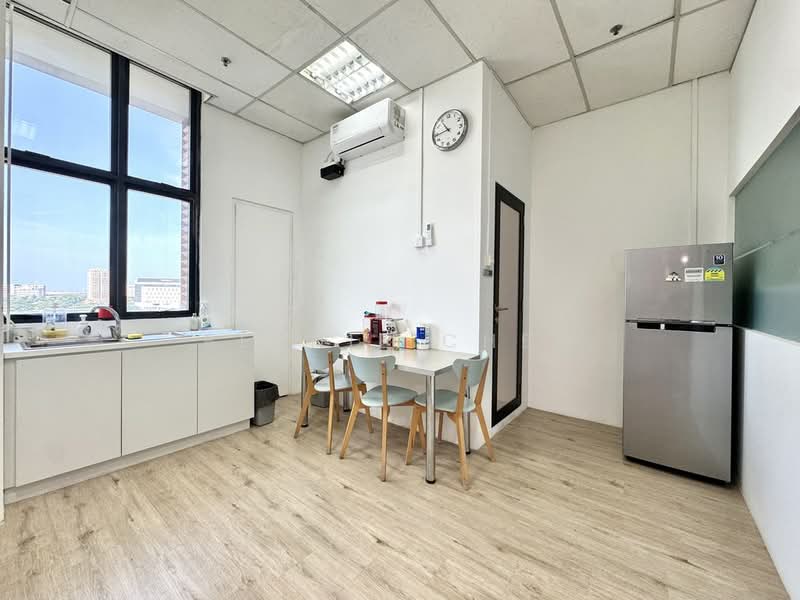 Tradehub 21, 18 Boon Lay Way, 2,002 sqft, Light Industrial (B1) For Sale, by Bernie Cheo, 500205557 - Pantry - CommercialGuru.com.sg