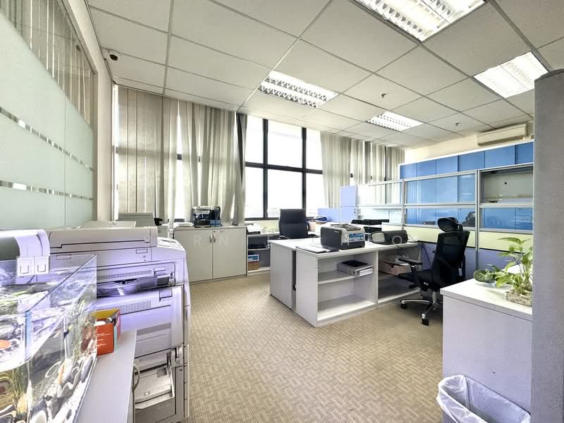 Tradehub 21, 18 Boon Lay Way, 2,002 sqft, Light Industrial (B1) For Sale, by Bernie Cheo, 500205557 - Interior - CommercialGuru.com.sg