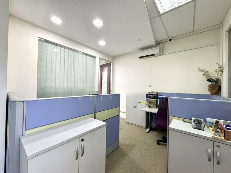 Tradehub 21, 18 Boon Lay Way, 2,002 sqft, Light Industrial (B1) For Sale, by Bernie Cheo, 500205557 - Interior - CommercialGuru.com.sg