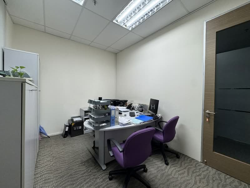 Tradehub 21, 18 Boon Lay Way, 2,002 sqft, Light Industrial (B1) For Sale, by Bernie Cheo, 500205557 - Study - CommercialGuru.com.sg