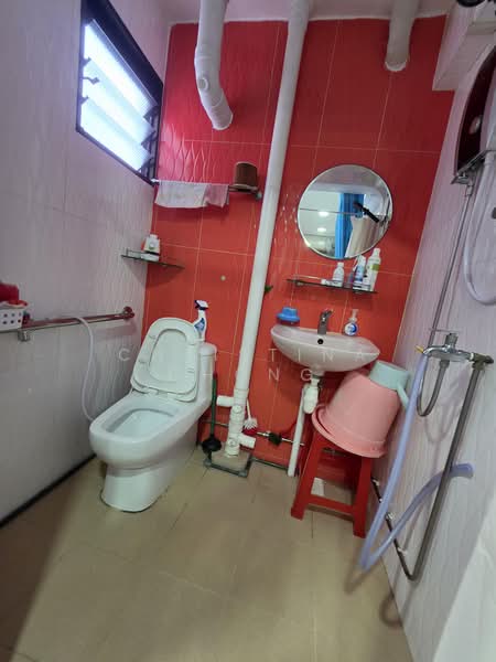 522 Bedok North Avenue 1, 522 Bedok North Avenue 1, 2 Bedrooms, 721 sqft, HDB Flat For Sale, by Christina Chong, 500205570 - Bathroom - PropertyGuru.com.sg