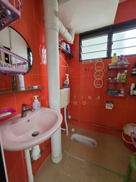 522 Bedok North Avenue 1, 522 Bedok North Avenue 1, 2 Bedrooms, 721 sqft, HDB Flat For Sale, by Christina Chong, 500205570 - Bathroom - PropertyGuru.com.sg