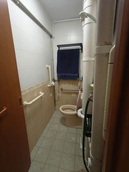 28 Jalan Bukit Merah, 28 Jalan Bukit Merah, Room Rental, 200 sqft, HDB Flat For Rent, by Alan Huy, 500205574 - Bathroom - PropertyGuru.com.sg