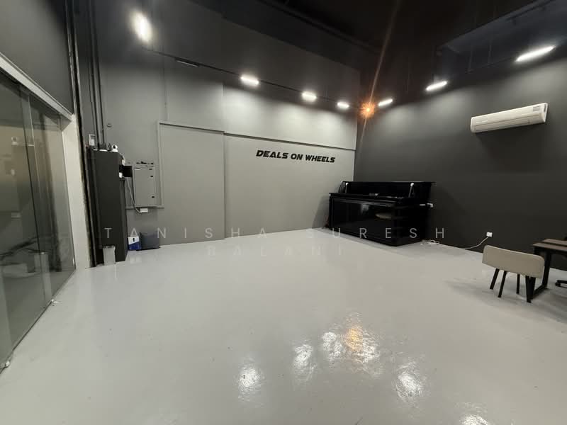 Yishun Northpoint bizhub, , 2,562 sqft, Light Industrial (B1) For Rent, by Tanisha Suresh Balani, 500205607 - Interior - CommercialGuru.com.sg