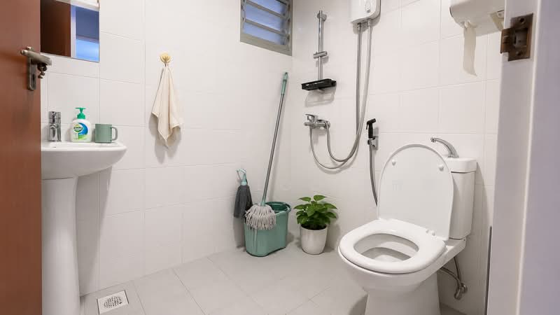 424D Yishun Avenue 11, 424D Yishun Avenue 11, 3 Bedrooms, 990 sqft, HDB Flat For Rent, by Laven Loo 吕欣颐, 500205608 - Bathroom - PropertyGuru.com.sg