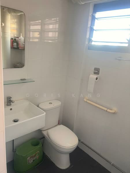 207 Bukit Batok Street 21, 207 Bukit Batok Street 21, Dairy Farm / Bukit Panjang / Choa Chu Kang, Room Rental, 120 sqft, HDB Flat For Rent, by Doris Kang, 500205616 - Bathroom - PropertyGuru.com.sg