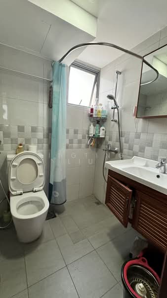 Aquarius By The Park, 1 Bedok Reservoir View, 2 Bedrooms, 893 sqft, Condominium For Rent, by Tingting Liu, 500205622 - Bathroom - PropertyGuru.com.sg
