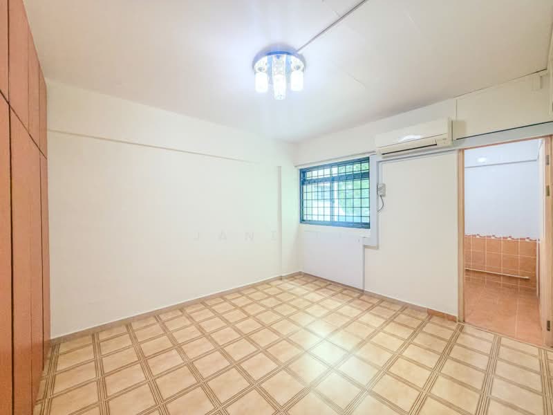 108 Tampines Street 11, 108 Tampines Street 11, 2 Bedrooms, 796 sqft, HDB Flat For Sale, by Jane Li, 500205637 - Master Bedroom - PropertyGuru.com.sg