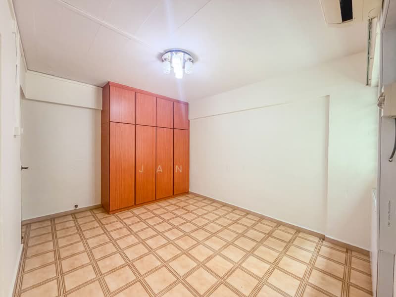108 Tampines Street 11, 108 Tampines Street 11, 2 Bedrooms, 796 sqft, HDB Flat For Sale, by Jane Li, 500205637 - Master Bedroom - PropertyGuru.com.sg