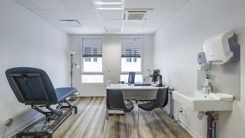 Gleneagles Hospital, 6A Napier Road, 613 sqft, Medical For Sale, by Lewis Huang, 500205640 - Interior - CommercialGuru.com.sg