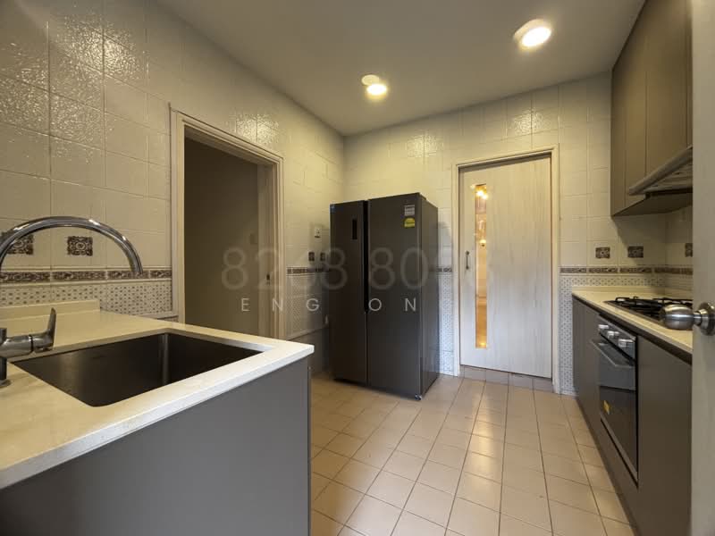 Orange Regency, 101 Fernhill Road, 4 Bedrooms, 1,776 sqft, Apartment For Rent, by Eng Ong, 500205641 - Kitchen - PropertyGuru.com.sg