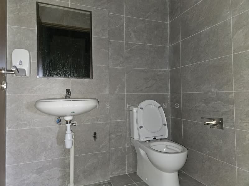 Stellar @ Tampines, 12 Tampines North Drive 4, Pasir Ris / Tampines, 1,689 sqft, Factory / Workshop (B2) For Rent, by Lewis Huang, 500205659 - Bathroom - CommercialGuru.com.sg