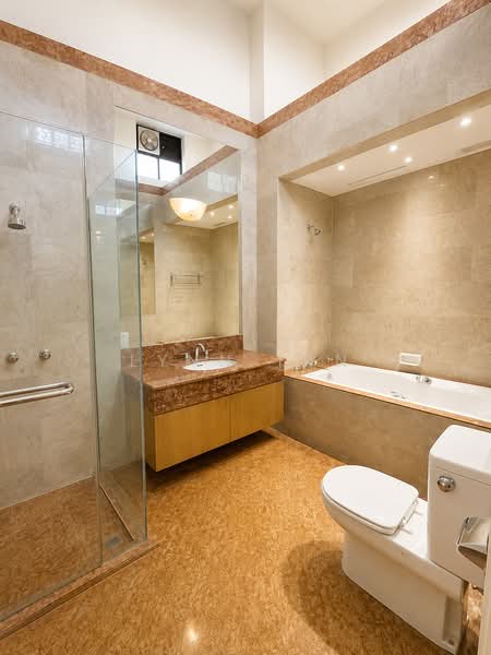 Brentwood Villas, Lloyd Road Singapore, 4 Bedrooms, 2,242 sqft, Cluster House For Rent, by Lynn Tan, 500205689 - Bathroom - PropertyGuru.com.sg
