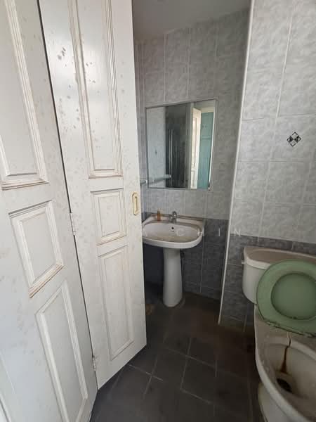 138C Yuan Ching Road, 138C Yuan Ching Road, 2 Bedrooms, 721 sqft, HDB Flat For Sale, by Linda Chin, 500205691 - Bathroom - PropertyGuru.com.sg