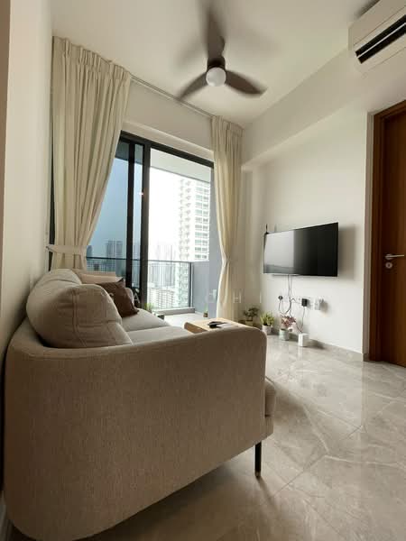 Stirling Residences, 21 Stirling Road, 2 Bedrooms, 624 sqft, Condominium For Rent, by Sam Chin, 500205699 - Living Room - PropertyGuru.com.sg