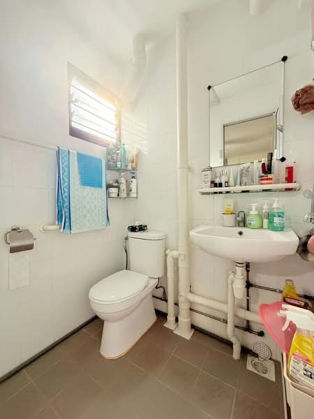 520 Bedok North Avenue 1, 520 Bedok North Avenue 1, 2 Bedrooms, 721 sqft, HDB Flat For Sale, by Jose Loh Zhenhao, 500205730 - Bathroom - PropertyGuru.com.sg