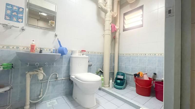 76A Redhill Road, 76A Redhill Road, 3 Bedrooms, 1,238 sqft, HDB Flat For Sale, by Jose Loh Zhenhao, 500205734 - Bathroom - PropertyGuru.com.sg