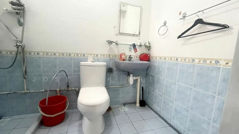76A Redhill Road, 76A Redhill Road, 3 Bedrooms, 1,238 sqft, HDB Flat For Sale, by Jose Loh Zhenhao, 500205734 - Bathroom - PropertyGuru.com.sg