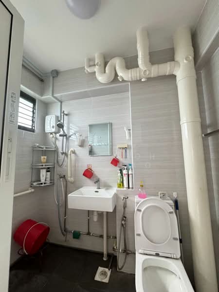 127 Pasir Ris Street 11, 127 Pasir Ris Street 11, 3 Bedrooms, 1,108 sqft, HDB Flat For Sale, by Jose Loh Zhenhao, 500205748 - Bathroom - PropertyGuru.com.sg