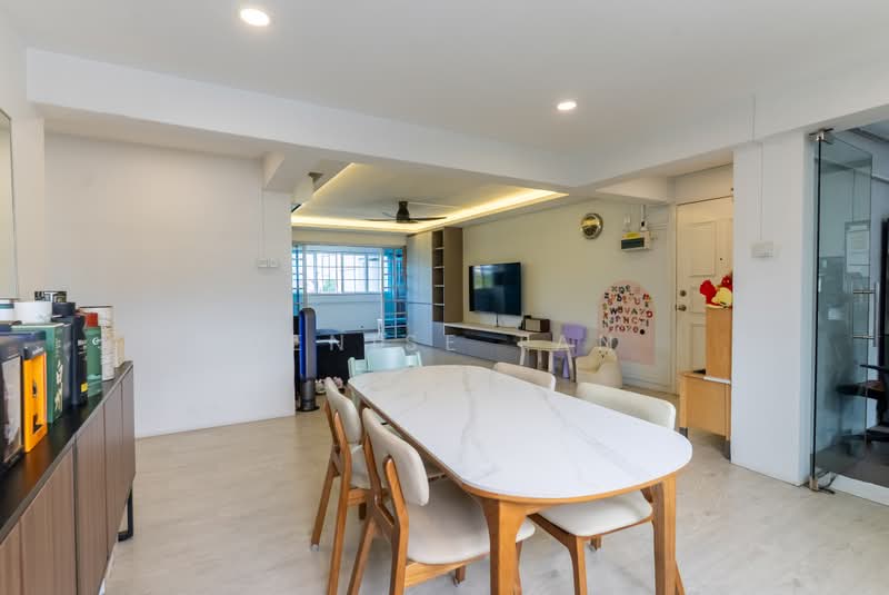 613 Bedok Reservoir Road, 613 Bedok Reservoir Road, 3 Bedrooms, 1,324 sqft, HDB Flat For Sale, by Denise Tan, 500205756 - Living Room - PropertyGuru.com.sg