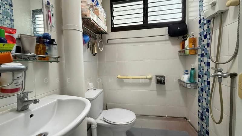 435 Ang Mo Kio Avenue 10, 435 Ang Mo Kio Avenue 10, 2 Bedrooms, 721 sqft, HDB Flat For Sale, by Jose Loh Zhenhao, 500205762 - Bathroom - PropertyGuru.com.sg