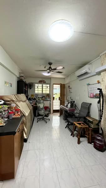 435 Ang Mo Kio Avenue 10, 435 Ang Mo Kio Avenue 10, 2 Bedrooms, 721 sqft, HDB Flat For Sale, by Jose Loh Zhenhao, 500205762 - Living Room - PropertyGuru.com.sg
