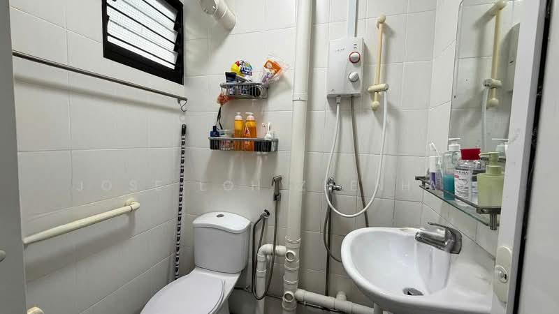 435 Ang Mo Kio Avenue 10, 435 Ang Mo Kio Avenue 10, 2 Bedrooms, 721 sqft, HDB Flat For Sale, by Jose Loh Zhenhao, 500205762 - Bathroom - PropertyGuru.com.sg