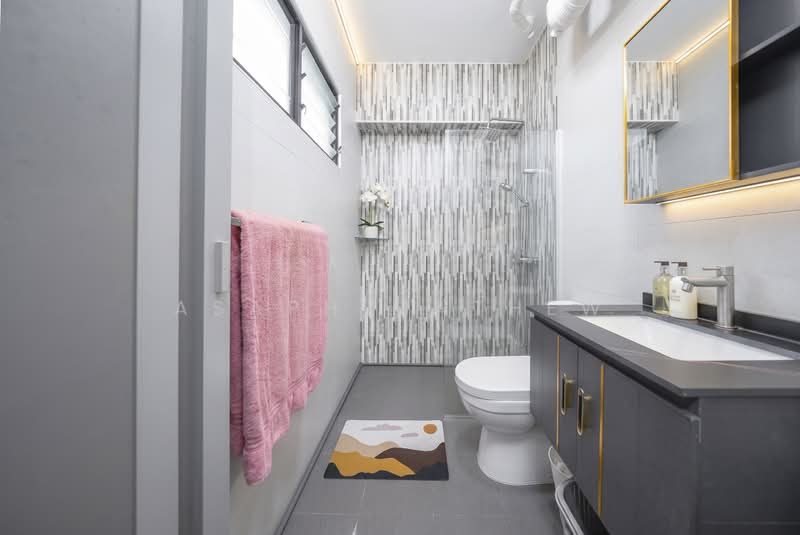 519 Jelapang Road, 519 Jelapang Road, 3 Bedrooms, 1,346 sqft, HDB Flat For Sale, by Asaph Mathew, 500205792 - Master Toilet - PropertyGuru.com.sg