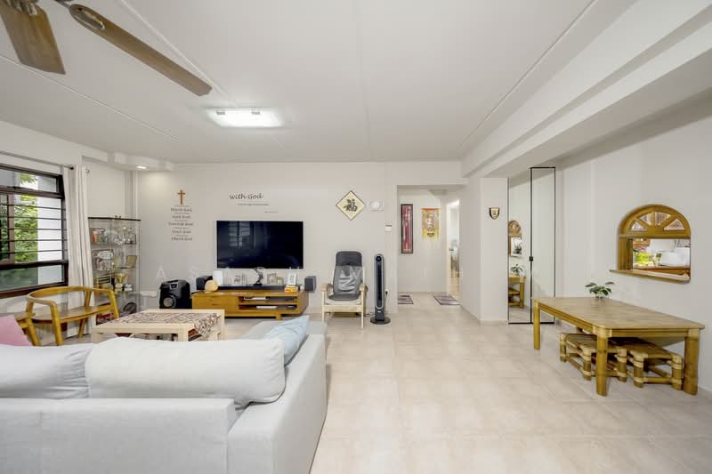 519 Jelapang Road, 519 Jelapang Road, 3 Bedrooms, 1,346 sqft, HDB Flat For Sale, by Asaph Mathew, 500205792 - Living Room - PropertyGuru.com.sg