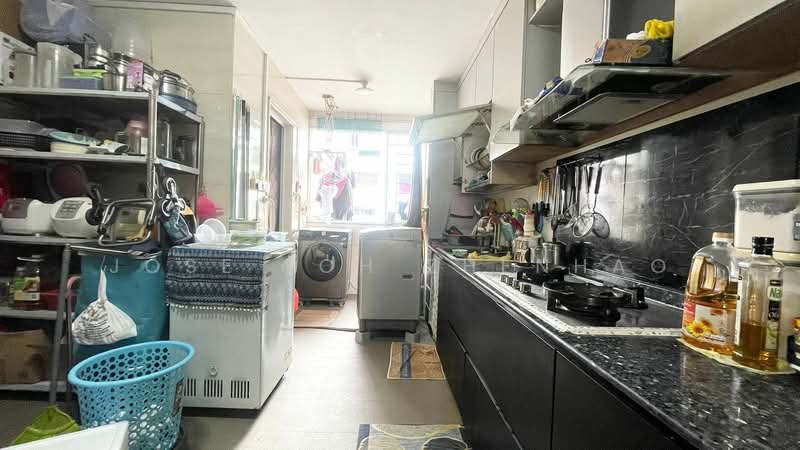 977 Jurong West Street 93, 977 Jurong West Street 93, 4 Bedrooms, 1,302 sqft, HDB Flat For Sale, by Jose Loh Zhenhao, 500205799 - Kitchen - PropertyGuru.com.sg