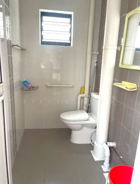131 Bukit Batok West Avenue 6, 131 Bukit Batok West Avenue 6, Room Rental, 120 sqft, HDB Flat For Rent, by Steven Choo, 500205802 - Bathroom - PropertyGuru.com.sg
