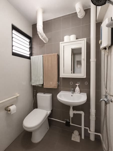 463 Jurong West Street 41, 463 Jurong West Street 41, 2 Bedrooms, 721 sqft, HDB Flat For Sale, by Merlyn Ong, 500205814 - Bathroom - PropertyGuru.com.sg