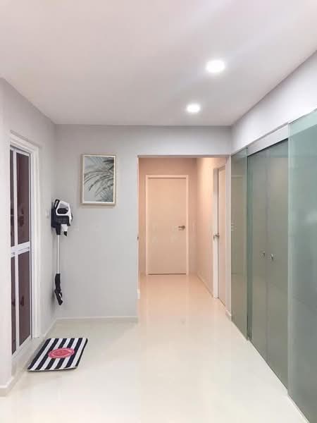 519 Woodlands Drive 14, 519 Woodlands Drive 14, 4 Bedrooms, 1,356 sqft, HDB Flat For Sale, by Josephine Yap, 500205819 - Corridor - PropertyGuru.com.sg
