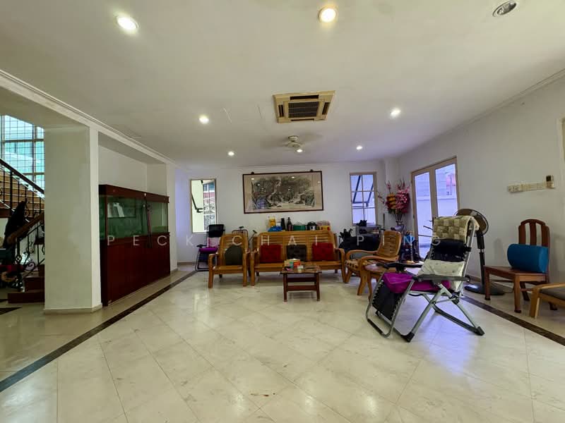 Rare 3 Storey Detached North South Facing, Jalan Merdu, 6 Bedrooms, 7,300 sqft, Detached House For Sale, by Peck Chai Ping, 500205842 - Living Room - PropertyGuru.com.sg
